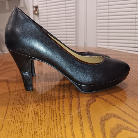 Clarks Shoes - Womans Clarks Collection Soft Cusion Black Heels Size 7